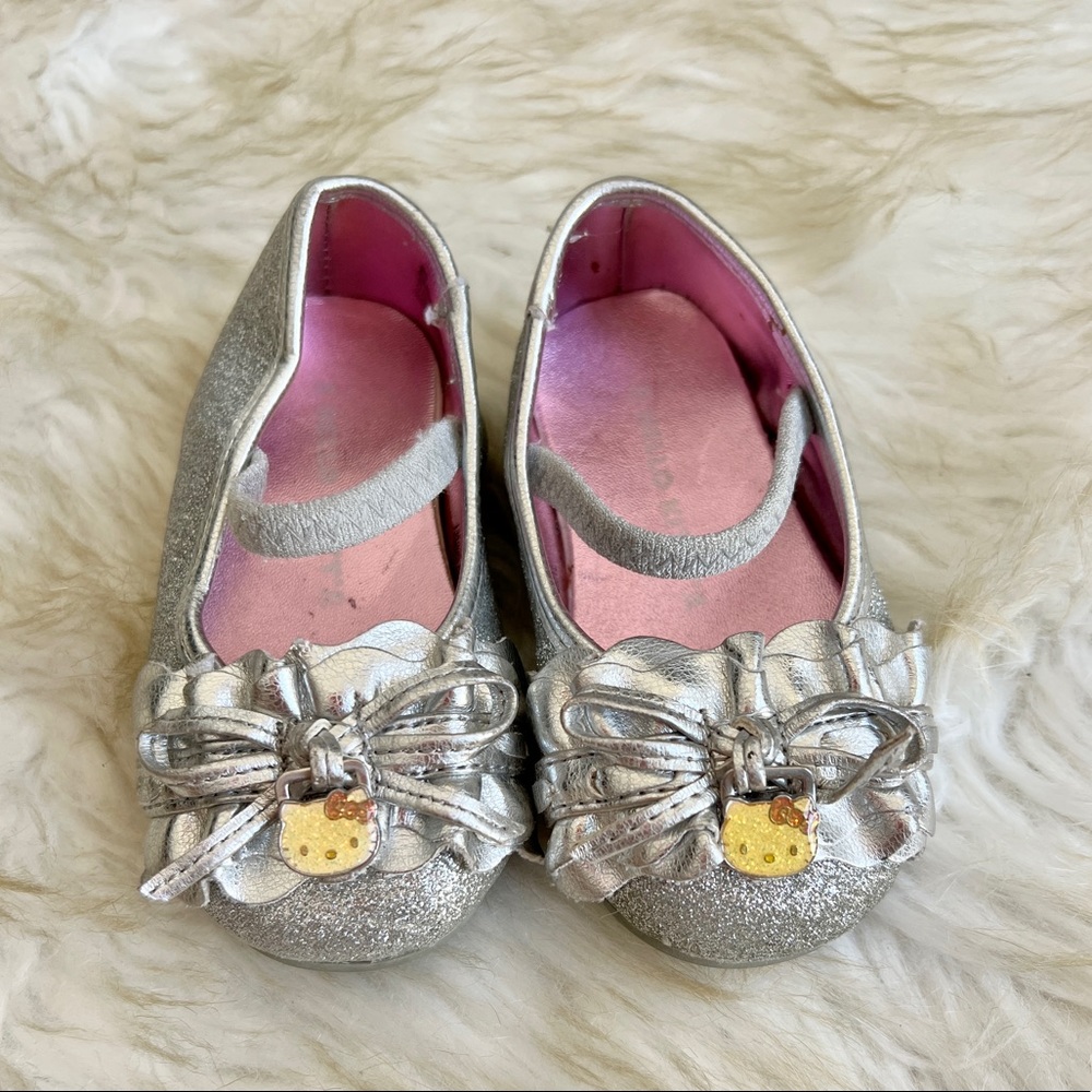 Hello Kitty Sanrio Shoes Girls Size 5